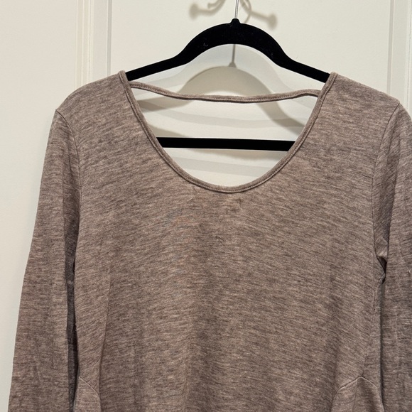 Ya Los Angeles Taupe Flowy Long Sleeve Tee Size Small - Picture 7 of 8